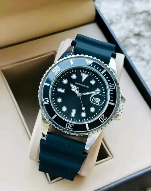 Luxury Men's Analog Silicone Strap Watch